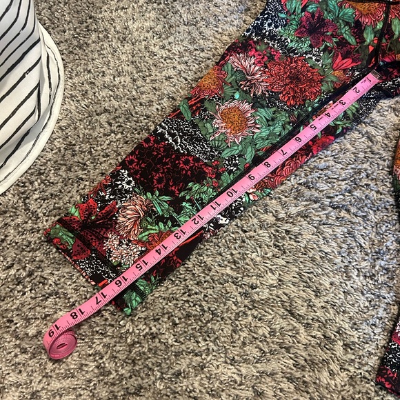 Lululemon Wunder Under Hi-Rise 1/2 Tight, 17” - Picture 4 of 6